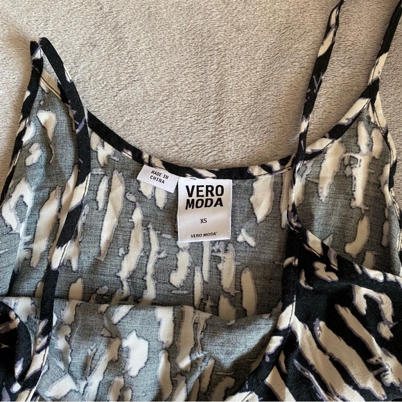 Vero moda black and white leopard print tanktop size xs. - Picture 3 of 3